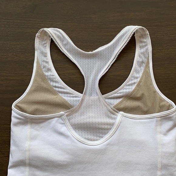 Lululemon size 4 racer back with built in bra - Picture 4 of 9